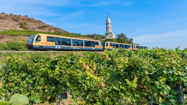 Die bequemen Triebwagen der Wachaubahn mit großen Panoramafenstern, © NB/Kerschbaummayr