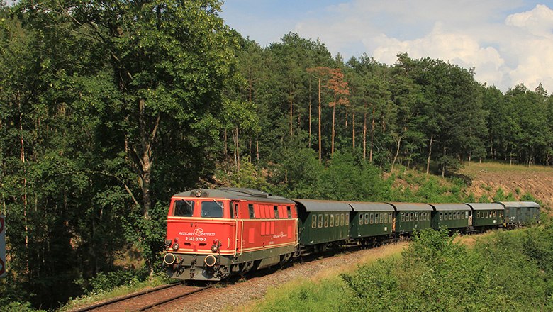Die nostalgische Garnitur des Reblaus Express, © NB/Schendl